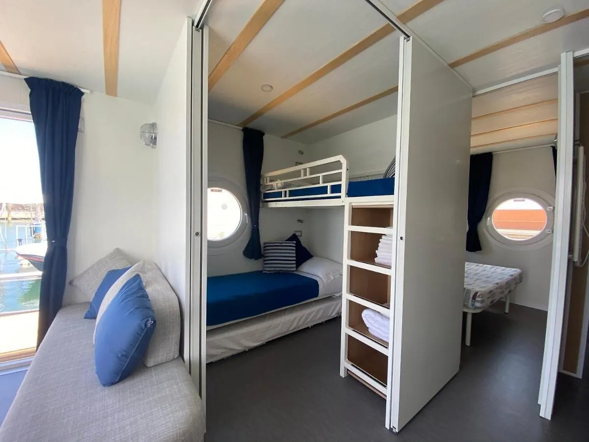 Botel House Boat Rimini Resort