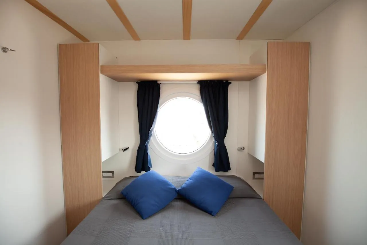 House Boat Rimini Resort Botel