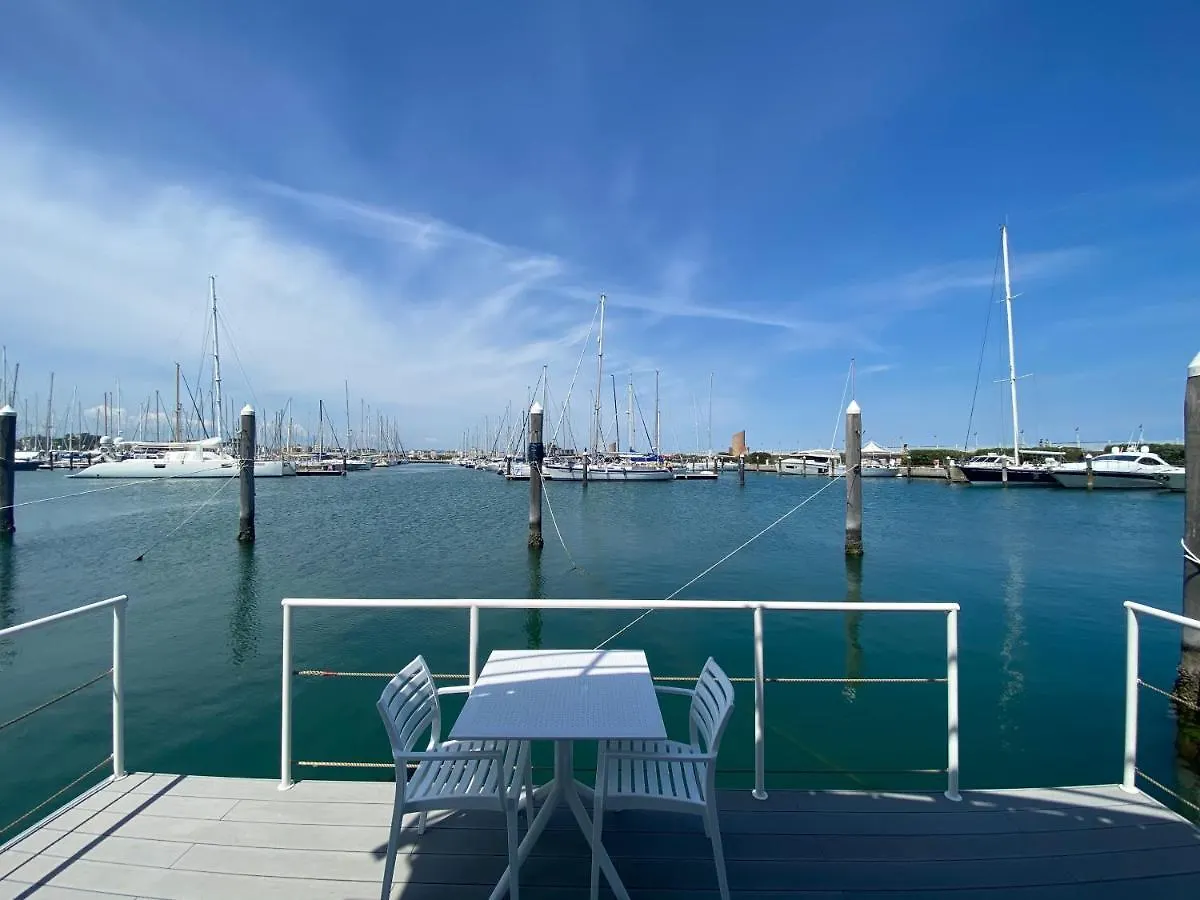 House Boat Rimini Resort Botel