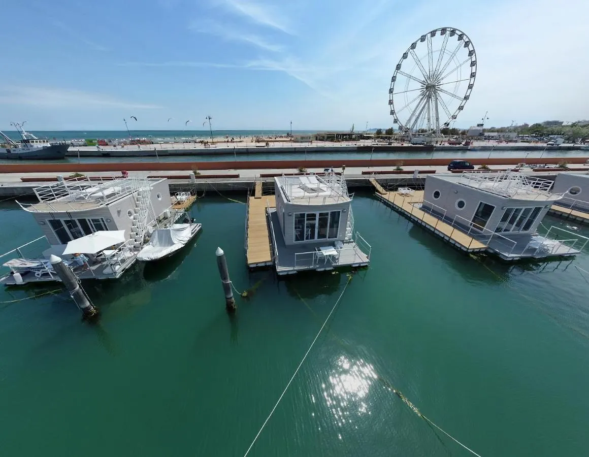 House Boat Rimini Resort Botel