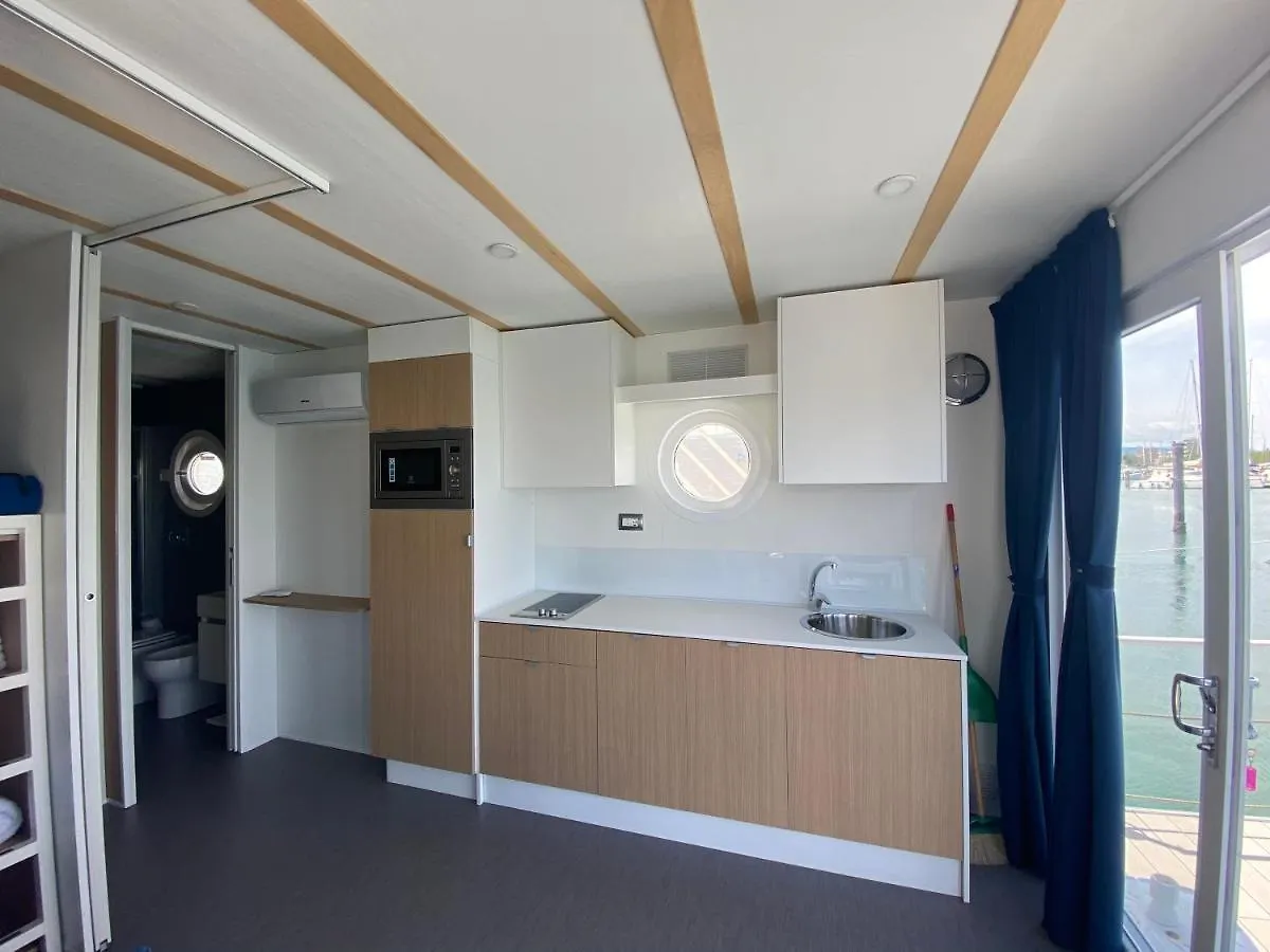 Botel House Boat Rimini Resort