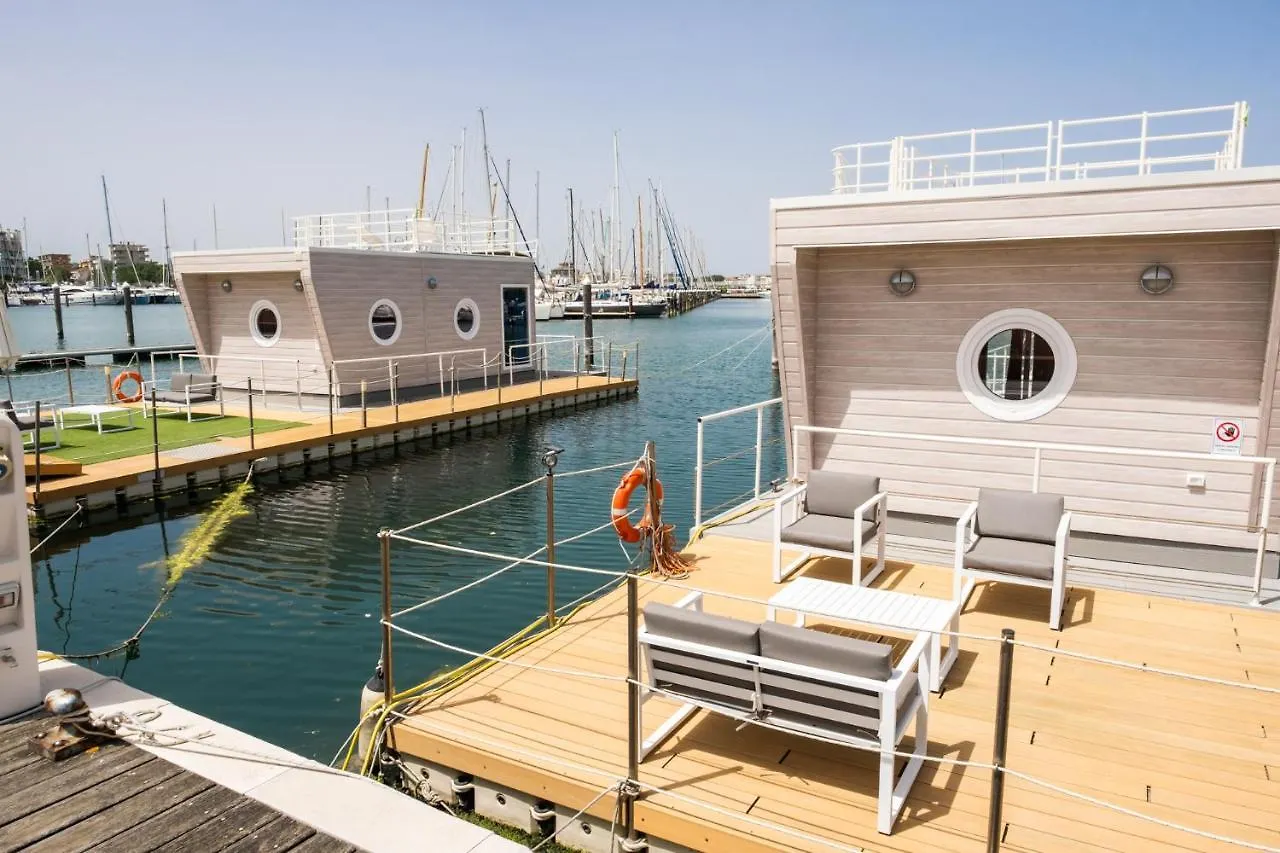 Botel House Boat Rimini Resort