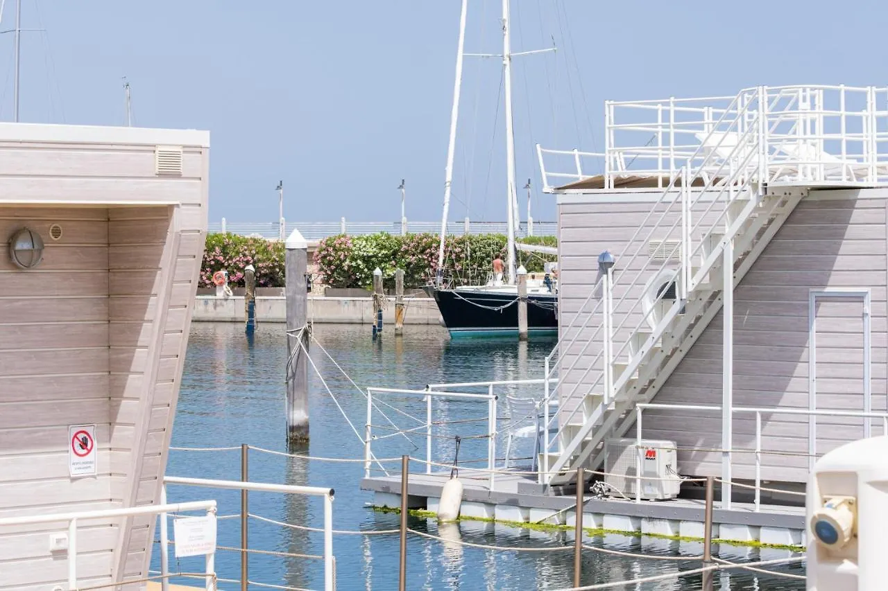 **** Botel House Boat Rimini Resort Italy