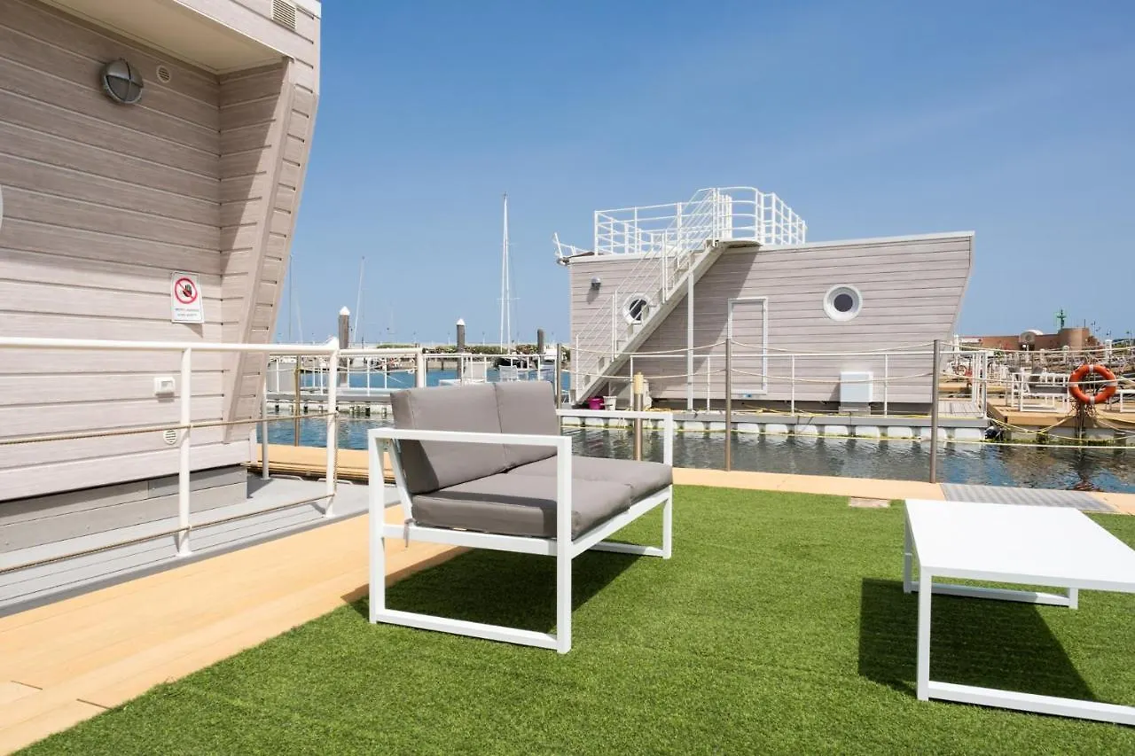 Botel House Boat Rimini Resort