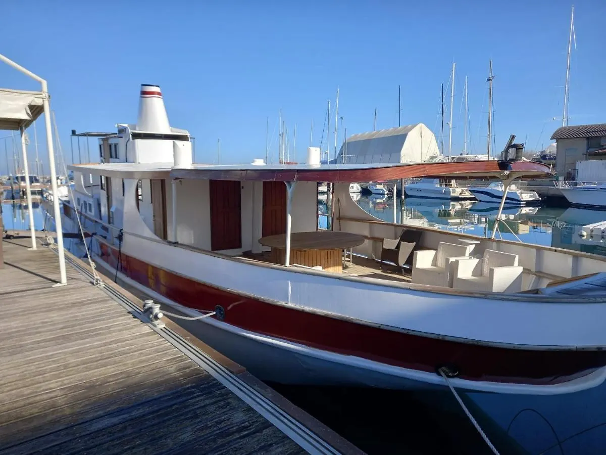 House Boat Rimini Resort Botel